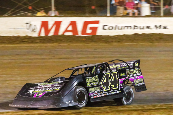 Chris Madden.jpg – Chris Madden on his way to a $20,000 payday at Magnolia Motor Speedway. (Chris McDill photo)
